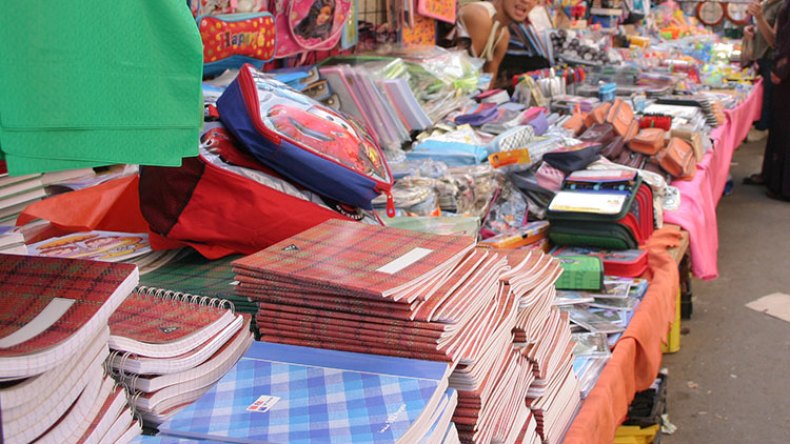 تجار “رحماء” يبادرون إلى خفض أسعار الأدوات المدرسية