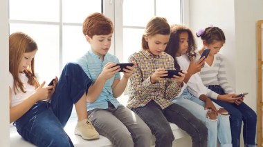 Les téléphones portables interdits à l’école et au collège dès 2025!