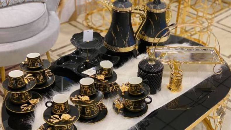 إبريق و6 فناجين قهوة لـ “نمّور” وتخليد اللّحظة بِصورة “سيلفي”!