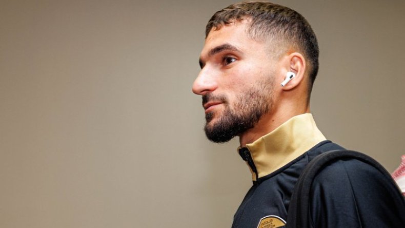 بِالفيديو: عوّار.. على أنغام “ليلة خميس”!