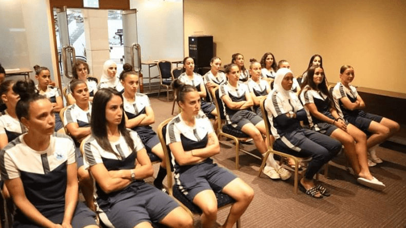 رئيس “الفاف” يحفز “فتيات أقبو” قبل مواجهة الجيش الملكي المغربي