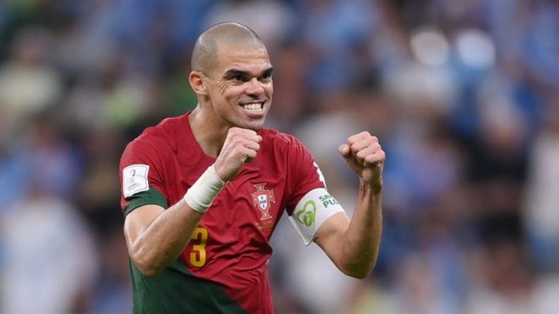 البرتغالي “بيبّي” يُعلّق حذاءه