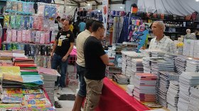 افتتاح أسواق تضامنية لبيع المستلزمات المدرسية بأسعار تنافسية