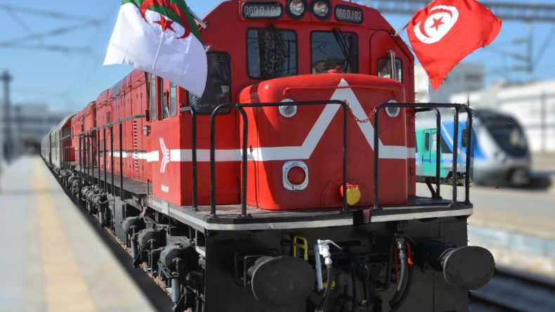 في سوق أهراس.. وزير النقل يعطي إشارة انطلاق قطار نقل المسافرين بين الجزائر وتونس