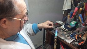 “الشروق” تنقل أسرار أقدم محل لعرض وطرق الفضة بباتنة