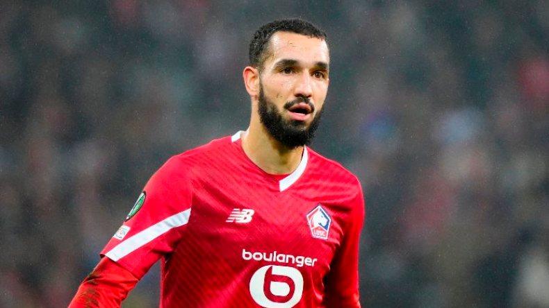 لافتة كبيرة لِأنصار فريق ليل تعاطفا مع بن طالب