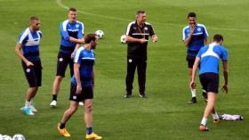 وفاة المدرب الأسبق لِمحرز وسليماني