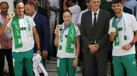 الأبطال الجزائريون يعبرون عن افتخارهم واعتزازهم بالتتويج في الأولمبياد
