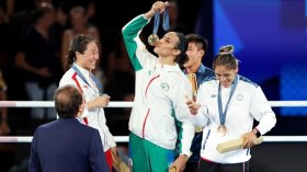 JO/boxe (Finale): l’Algérienne Imane Khelif reçoit sa médaille d’or