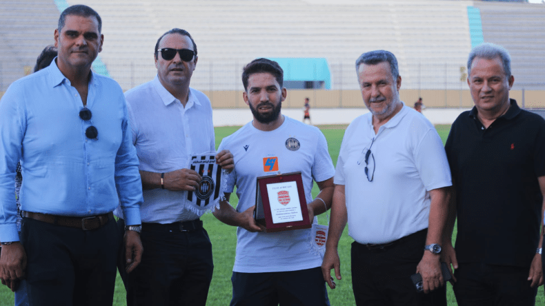 بالصور.. النادي الإفريقي يكرّم جابو