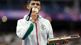 تعرضت لإصابة.. لم أتدرب خمسة أيام ونجحت في رفع العلم الجزائري