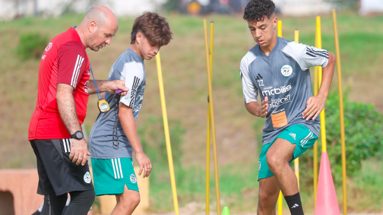 بالصور.. المنتخب الجزائري لأقل من 17 سنة يواصل تحضيراته لدورة “لوناف”