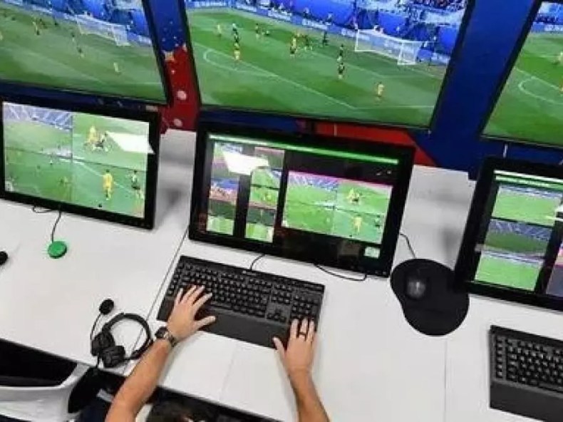 Des arbitres algériens en Egypte pour la formation sur la VAR