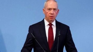 غالانت يجثو على ركبتيه!