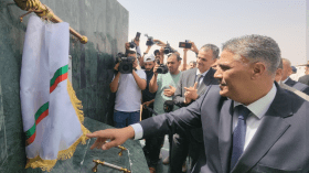 بلعريبي وحماد يضعان حجر أساس المركب الرياضي ببشار