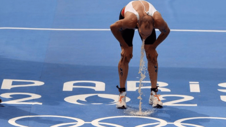 JO 2024 : “Un athlète  vomit 10 fois” après son plongeon dans la Seine”