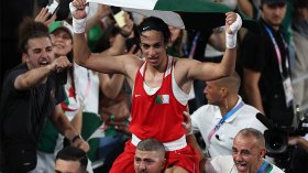 إيمان خليف.. امرأة ونصف تتوج بمعدنها