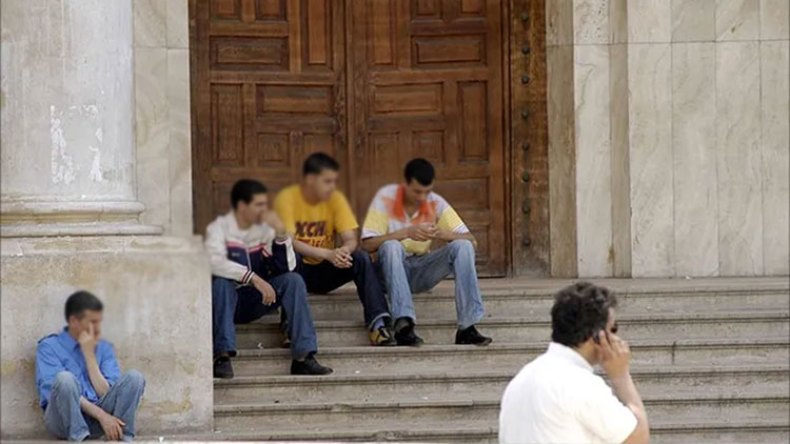 بيوتنا المظلمة وشبابنا المظلوم (2)!