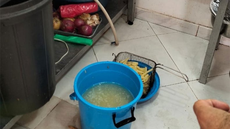 مواد مسرطنة وسيول من مياه الصرف في مخيم للأطفال بوهران