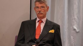 وفق مؤرخ فرنسي.. باريس تدير القصر العلوي من خلف الستار