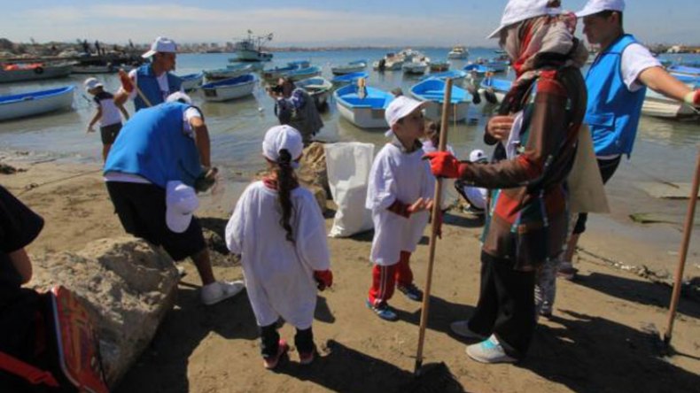 جمعيات تتجنّد لتنظيف الشواطئ والمناطق السياحية بالجزائر