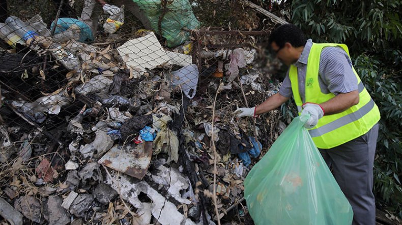 جامعو النفايات البلاستيكية يثيرون استياء عمال النظافة