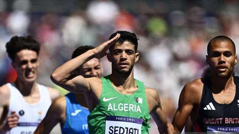 بالفيديو.. الجزائري سجاتي يتأهل إلى نصف النهائي في المركز الأول