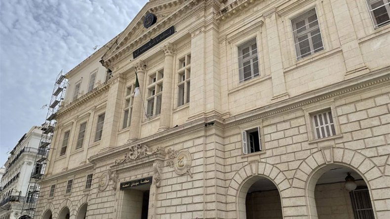 التماس 10 سنوات للمتصرفين الإداريين في مجمعات المسجونين