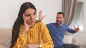 طلاق لأسباب غريبة وأخرى تافهة.. أحداث طريفة وأخرى تدعو إلى الأسف