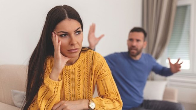طلاق لأسباب غريبة وأخرى تافهة.. أحداث طريفة وأخرى تدعو إلى الأسف