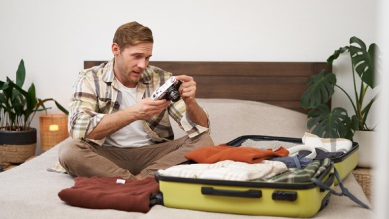 لهذه الأسباب يفضل الرجل السفر بمفرده