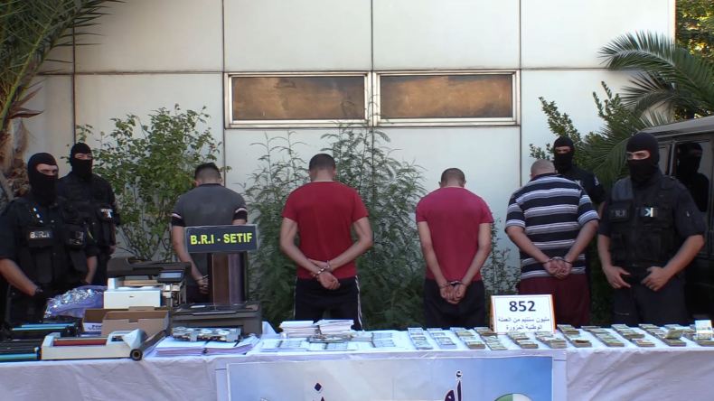 سطيف: إحباط محاولة إغراق السوق بـ852 مليون سنتيم مزورة