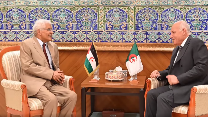 عطاف يتباحث تطورات تصفية الاستعمار في الصحراء الغربية مع نظيره الصحراوي