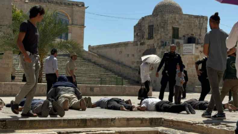 بن غفير وغولدكتوف يقتحمان الأقصى مع مئات المستوطنين