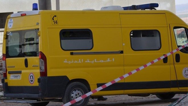 اصطدام حافلة بشاحنة في معسكر يخلف 12 مصابا