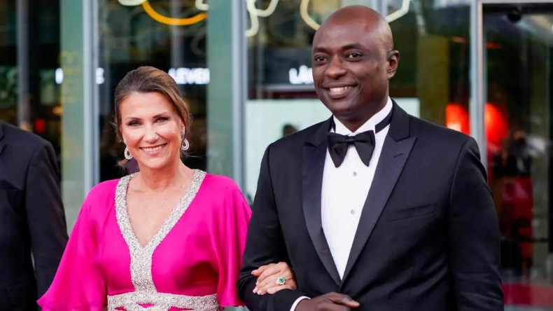 يدّعي أنه فرعون سابق.. أميرة نرويجية تستعد للزواج من “مشعوذ”