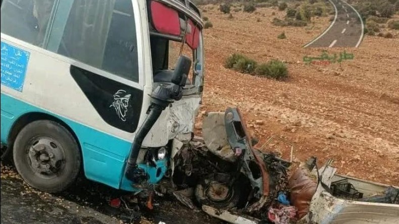 تلمسان.. وفاة شخصين و11 جريحا في حادث اصطدام حافلة بشاحنة