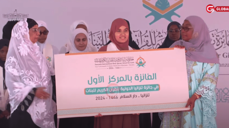 الجزائرية أمينة يخلف تتوج بالمرتبة الأولى في مسابقة تنزانيا الدولية للقرآن الكريم (فيديو)