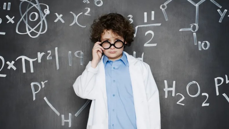 9 عادات غريبة  تشير إلى أنك تتمتع بذكاء عالٍ