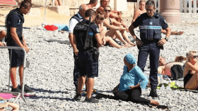 جدل في فرنسا بعد منع “البوركيني” في كورسيكا