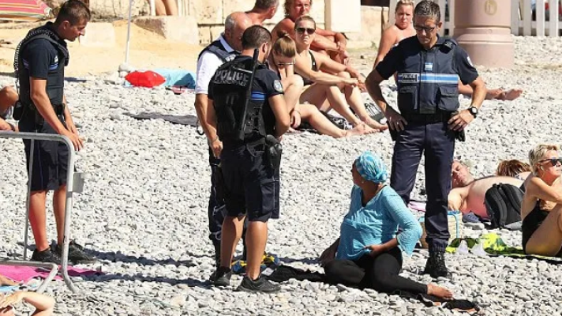 جدل في فرنسا بعد منع “البوركيني” في كورسيكا