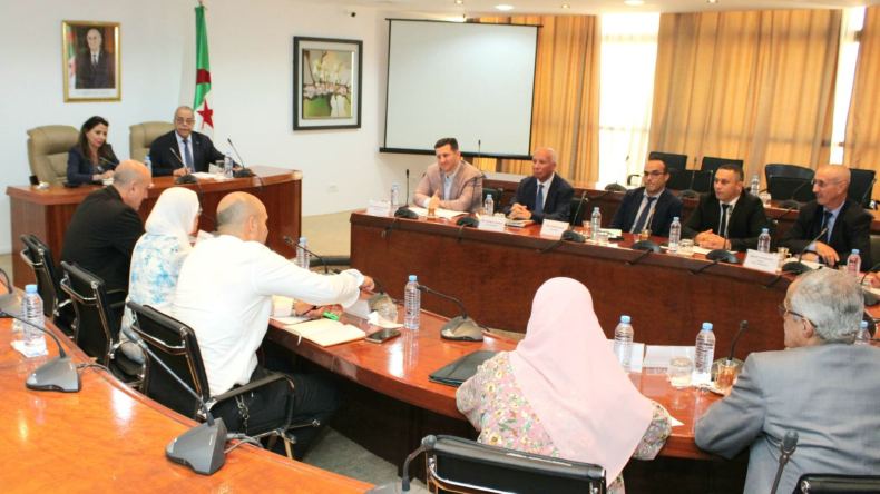 صناعة.. أوامر بالإشراف على 23 مصنعا مصادرا