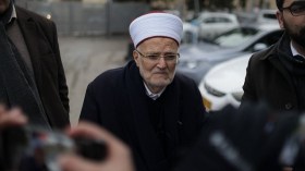 شرطة الإحتلال تصدر قرارا بمنع خطيب الأقصى من دخول المسجد