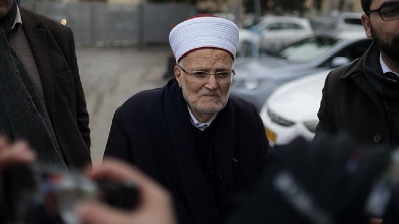 شرطة الإحتلال تصدر قرارا بمنع خطيب الأقصى من دخول المسجد