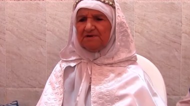  الحاجة زينب صاحبة الـ 83 سنة.. من أقسام محو الأمية إلى ختم كتاب الله