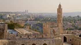 الإحتلال الصهيوني يمنع رفع الأذان في المسجد الابراهيمي بالقدس