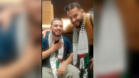 الشهيد الحي إسلام آل عسلية .. استشهد ما يقارب 100 شخص من عائلته وأقربائه