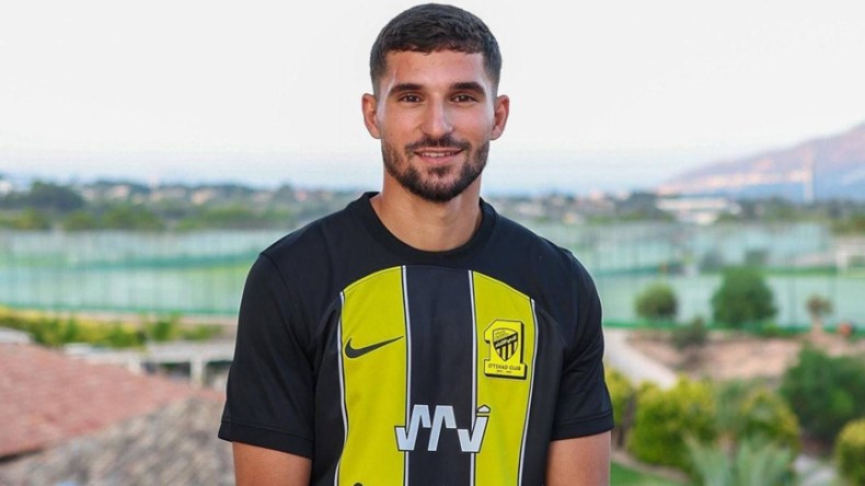 عوار: هناك من يحاول نشر الإشاعات.. قمت بالفحوصات وهي بيد الناخب الوطني