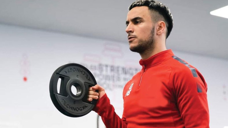 آدم وناس في طريقه للانضمام إلى نادي أولمبياكوس اليوناني