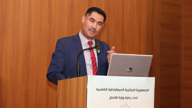 لعقاب يدعو لإثراء برنامج اليوم الوطني للصحافة
